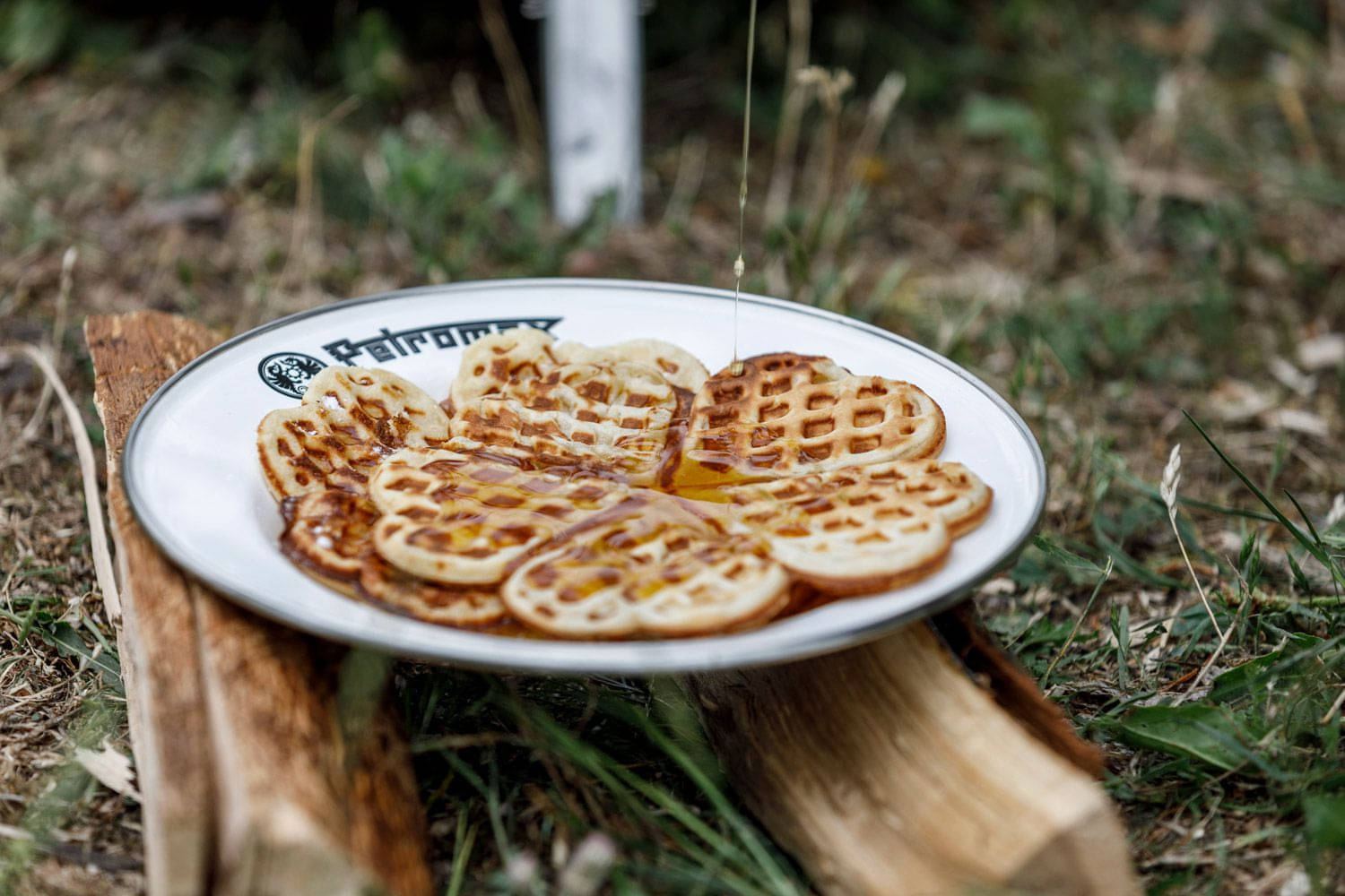 PETROMAX Emaille Teller weiß 2 Stück Ø 22 cm PETROMAX Emaille Teller weiss 2 Stueck Ø 22 cm px-plate-w