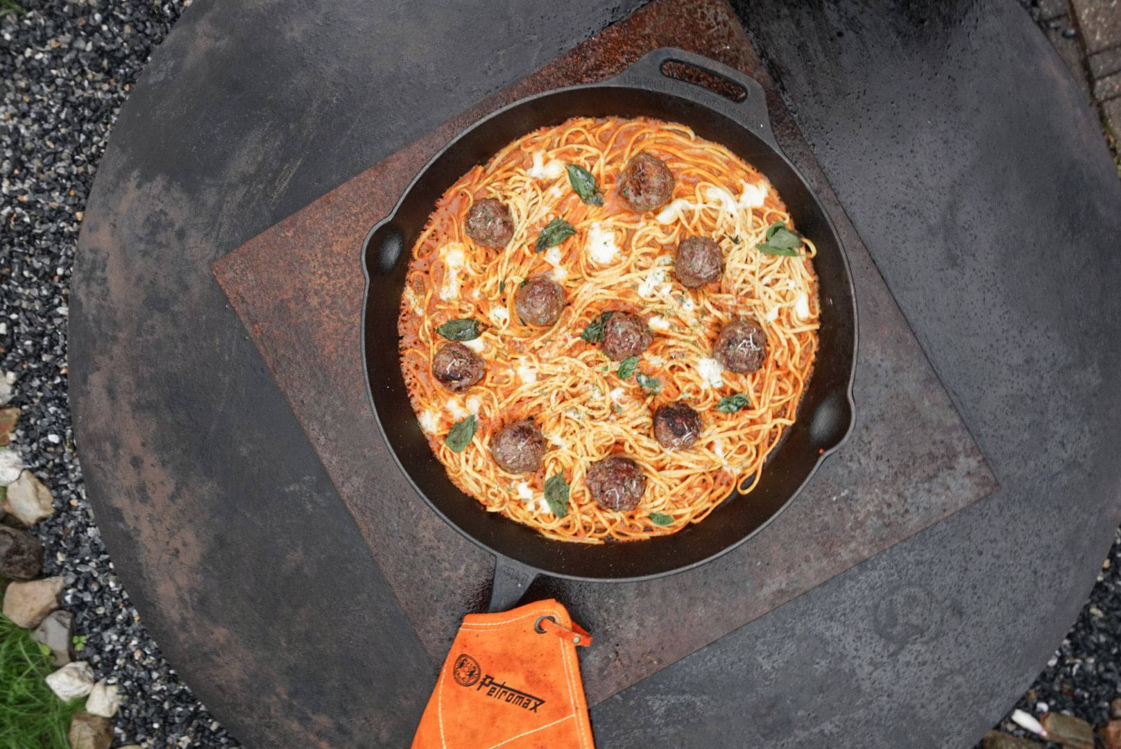 PETROMAX Feuerpfanne fp40 mit Stiel PETROMAX Feuerpfanne fp40 mit Stiel fp40-t