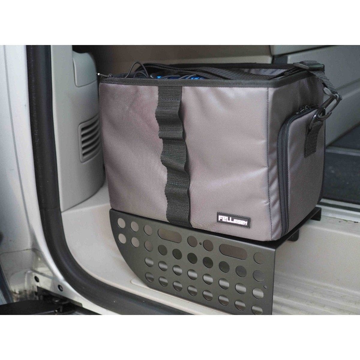 FELLEISEN opstaprek Stuva - het opstaprek voor de VW California/Multivan T5/T6/T6.1, met crashbeveiliging, Felleisengrijs Trittstufenregal FELLEISEN Stuva mit Crashsicherung fuer VW California-Multivan T5-T6-T6.1- Felleisengrau STV 0007 01-CHS 0001 00-STS 0000 00