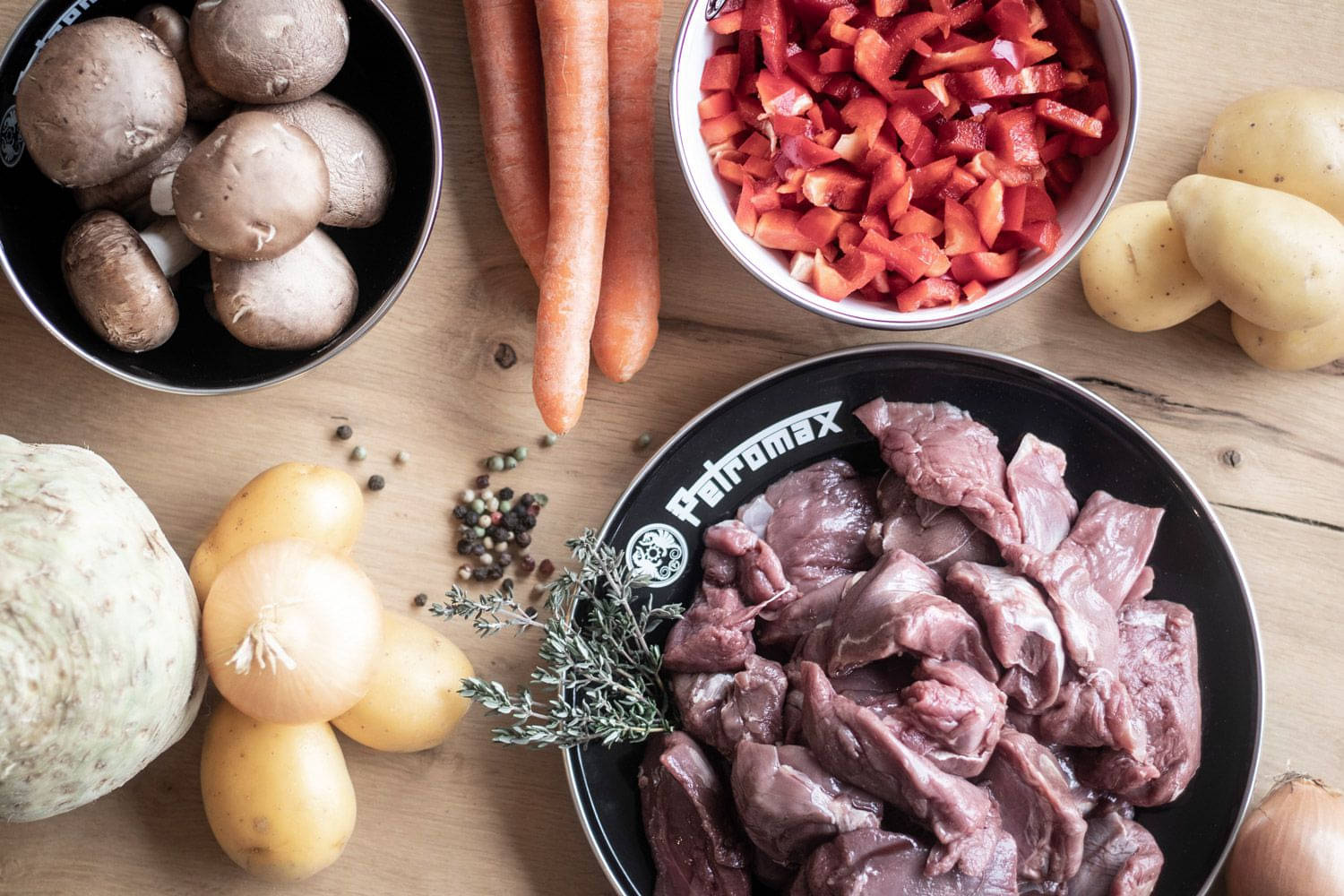 PETROMAX Emaille Teller schwarz 2 Stück Ø 22 cm PETROMAX Emaille Teller schwarz 2 Stueck Ø 22 cm px-plate-s