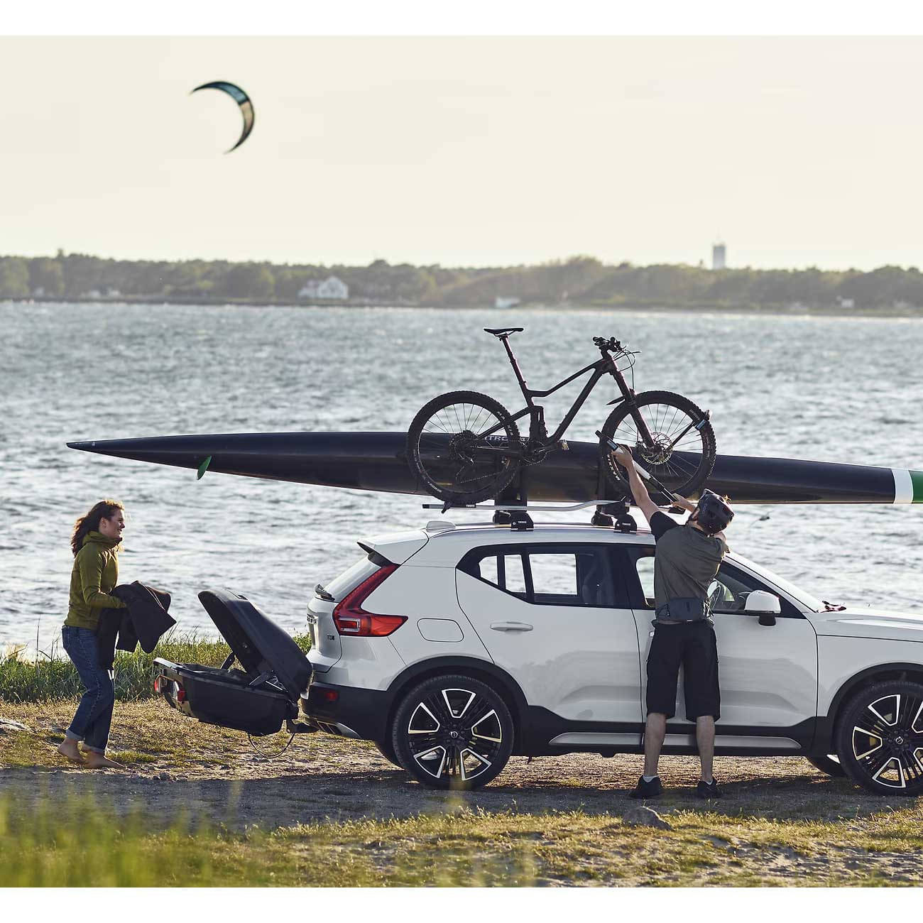 THULE Arcos Box M Black Heckbox Hartschale 906100 Set inkl. Plattform 906300 Volumen 300 Liter