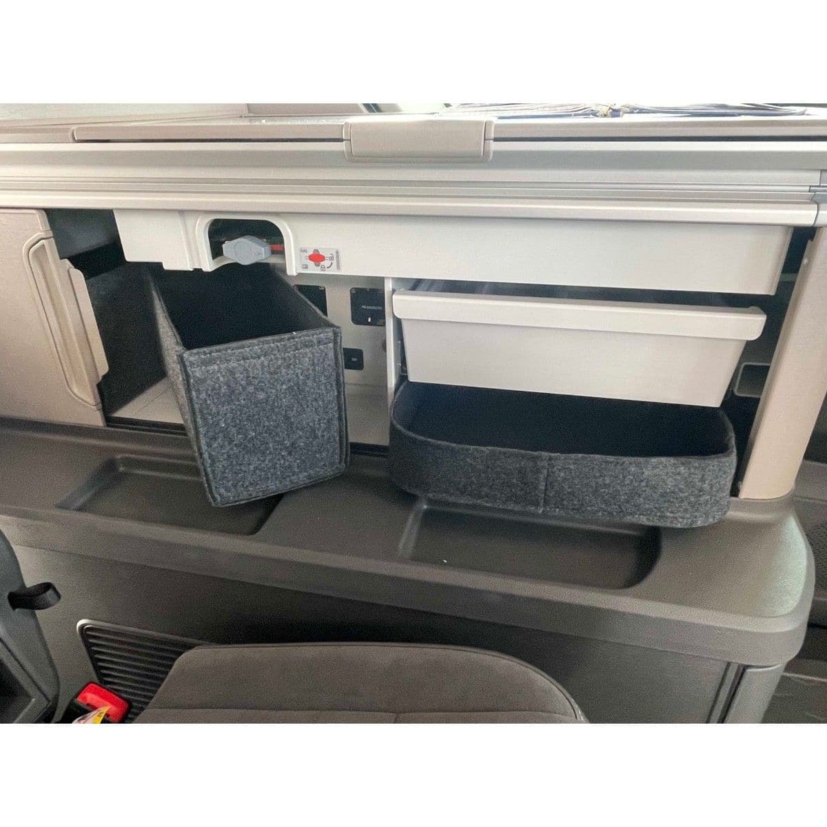 Schrankboxen FELLEISEN fuer VW T7 California Ocean- Box 1 - unterhalb der Besteckschublade