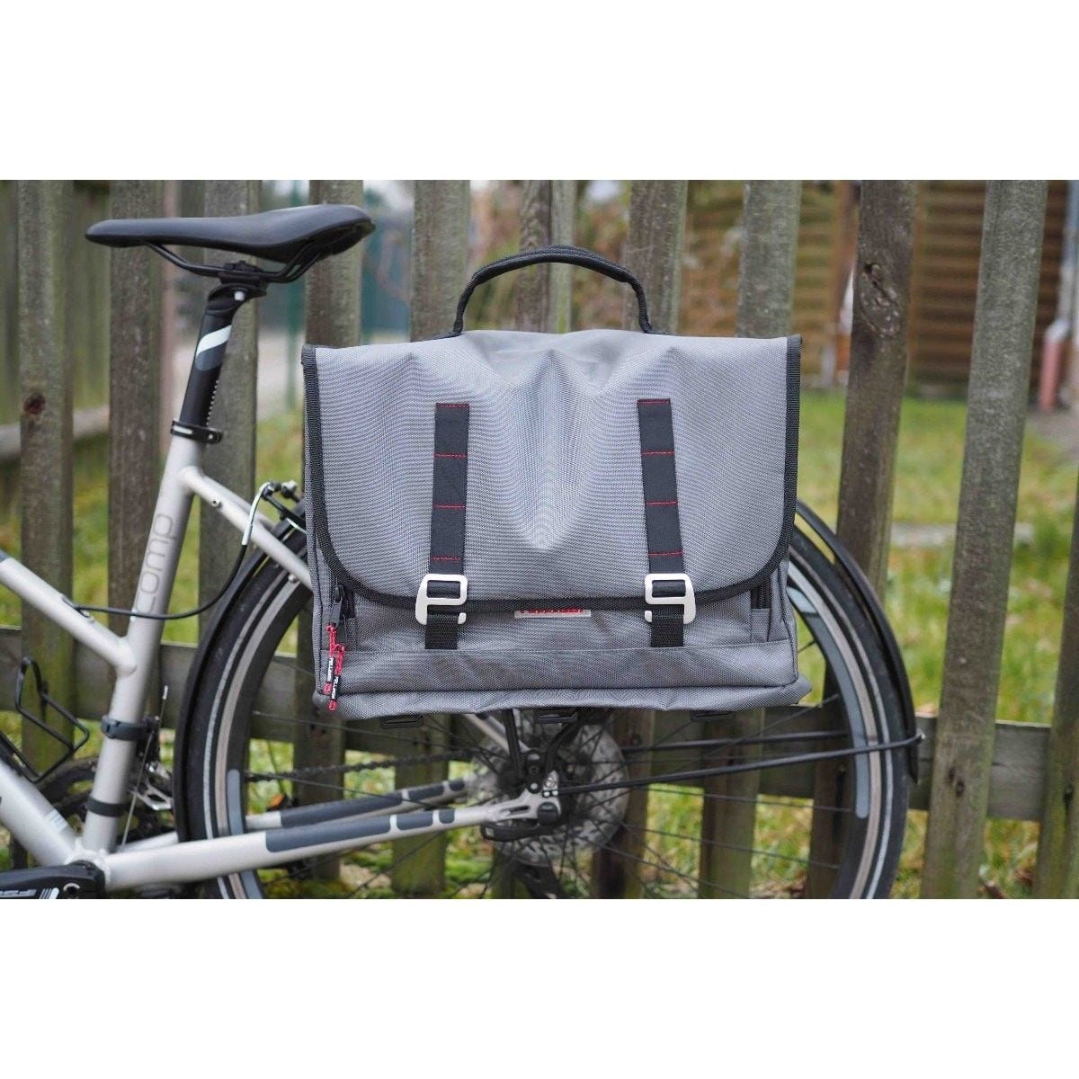 Fenstertaschen-Set FELLEISEN 1x BasicONE - 1x BasicZWO fuer VW Multivan T5-T6-T6.1- Fahrer- oder Beifahrerseite- Felleisengrau- ohne Thermomatte