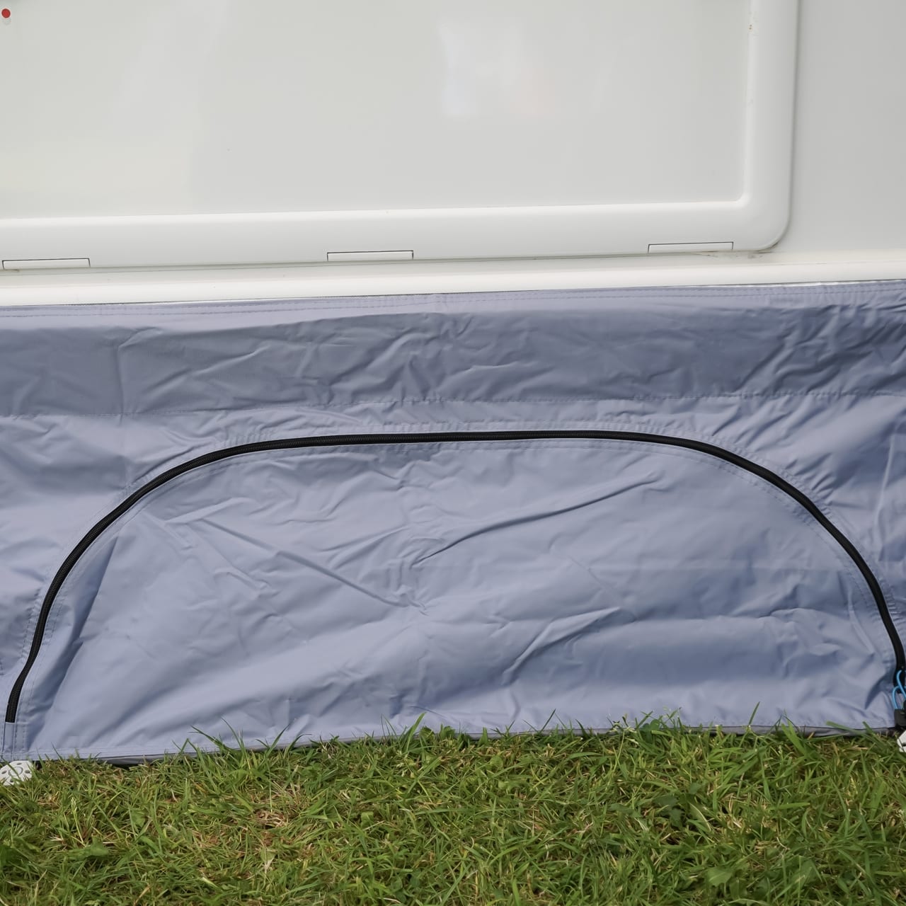 DOMETIC Pro Organizer Skirt Caravankeller Skirting 600x60 cm - 9120000391