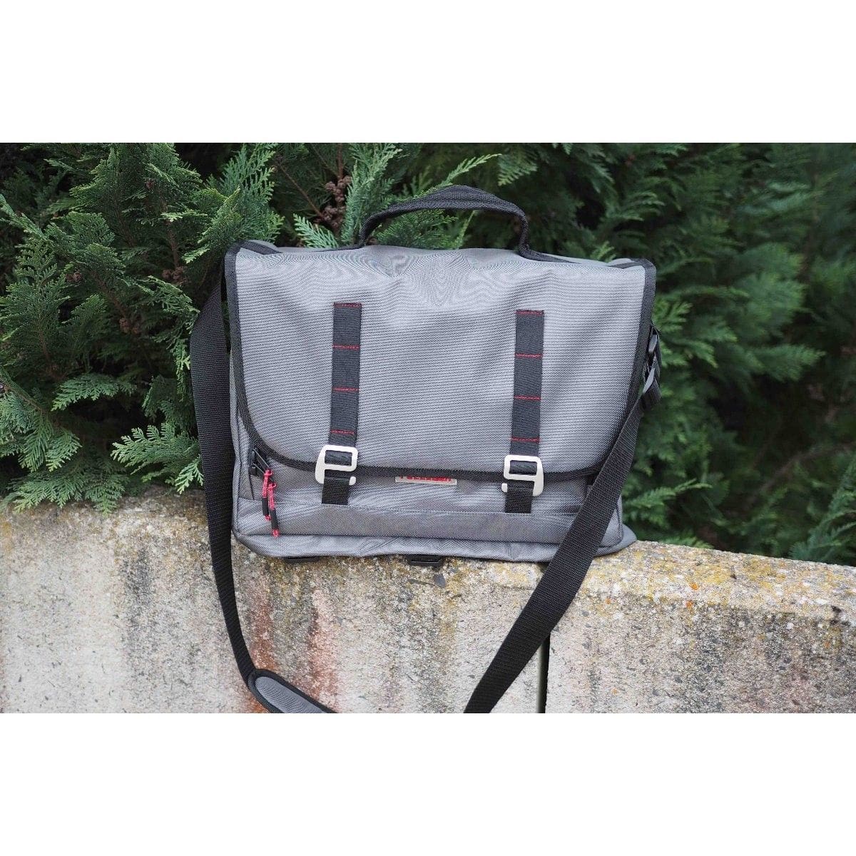 Fenstertaschen-Set FELLEISEN 1x BasicONE - 1x BasicZWO fuer VW Multivan T5-T6-T6.1- Fahrer- oder Beifahrerseite- Felleisengrau- ohne Thermomatte