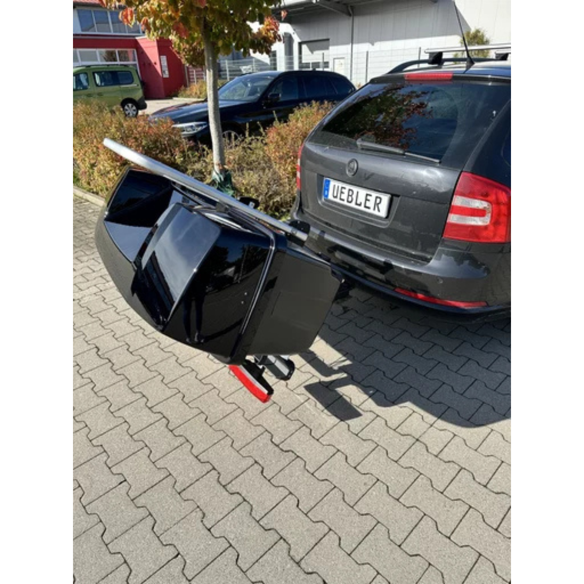 UEBLER Heckbox B1 300 Liter für Kupplungsträger Deckel schwarz matt UEBLER Heckbox B1 300 Liter fuer Kupplungstraeger 25081 Deckel schwarz matt