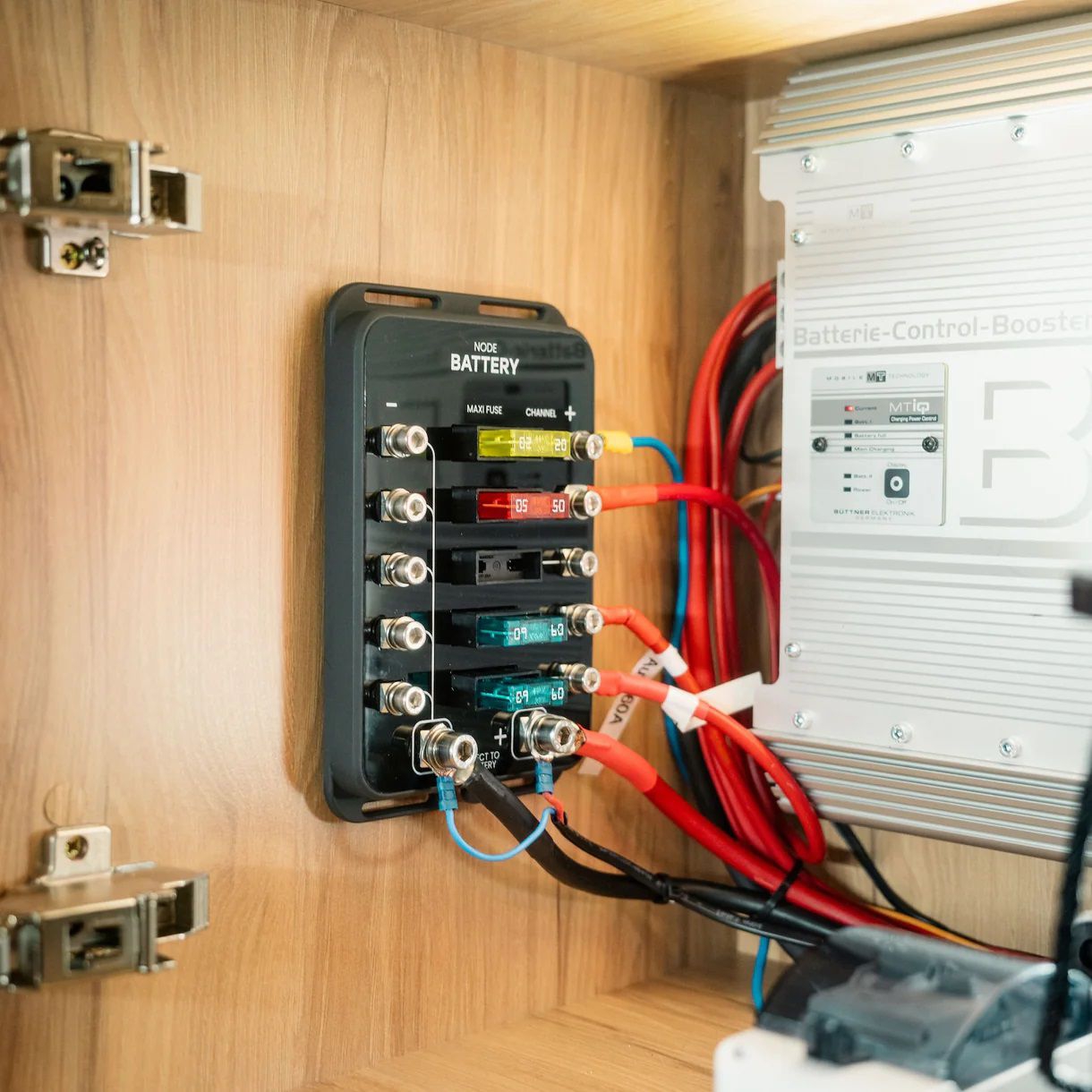 REVOTION Smarthome fuer Camper NODE-Battery - Smartes Energiemanagement NODE Battery