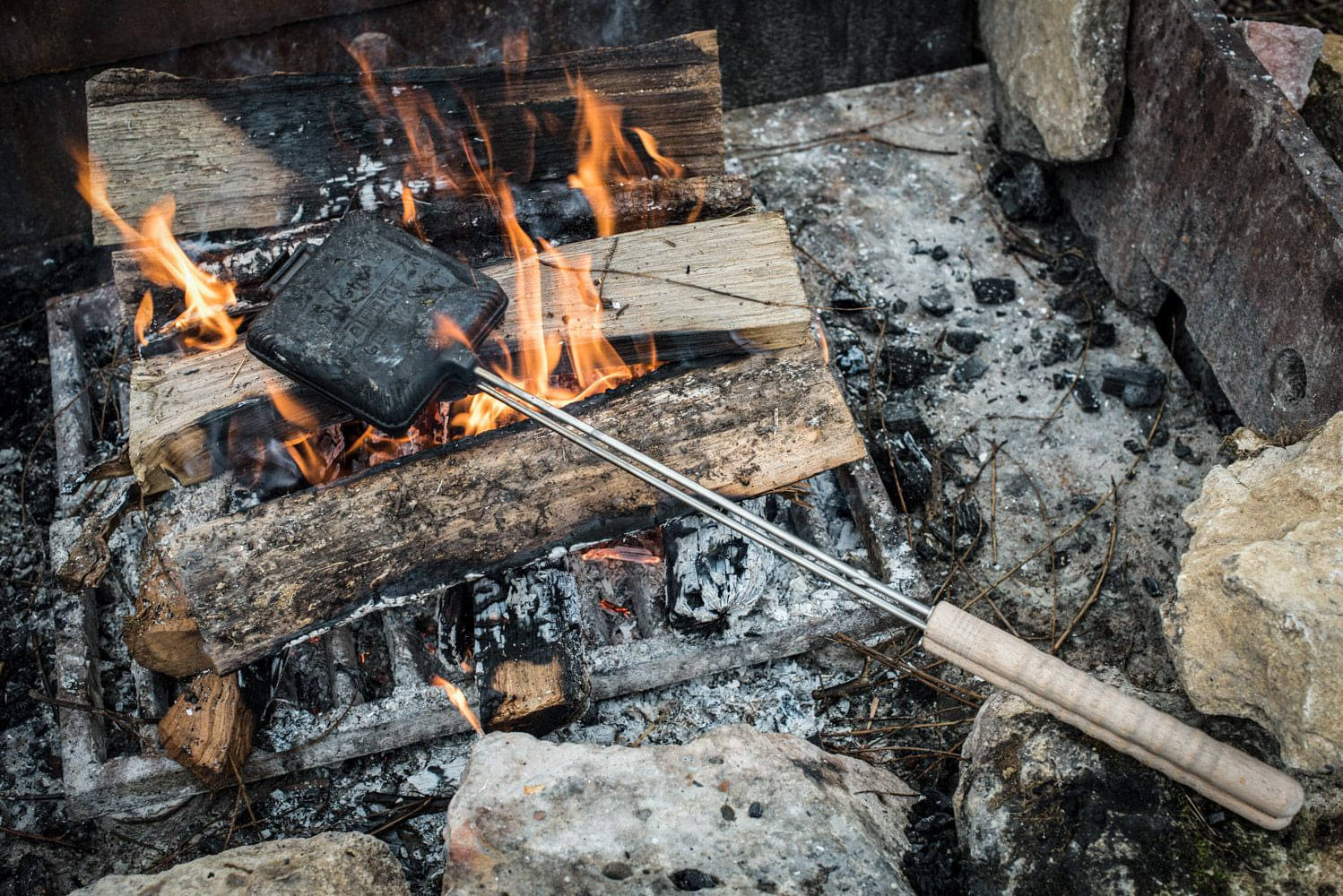 PETROMAX Sandwicheisen mit langem Stiel - sw-iron