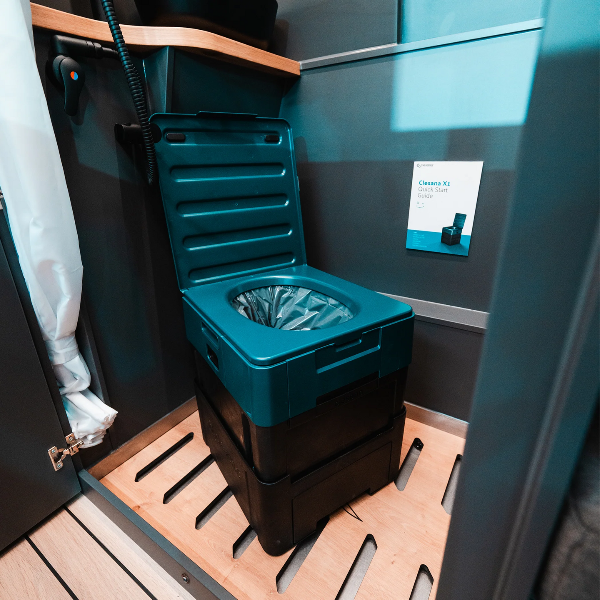 CLESANA X1 ProCharge - die mobile Verschweiss-Toilette mit zusaetzlicher Ladefunktion