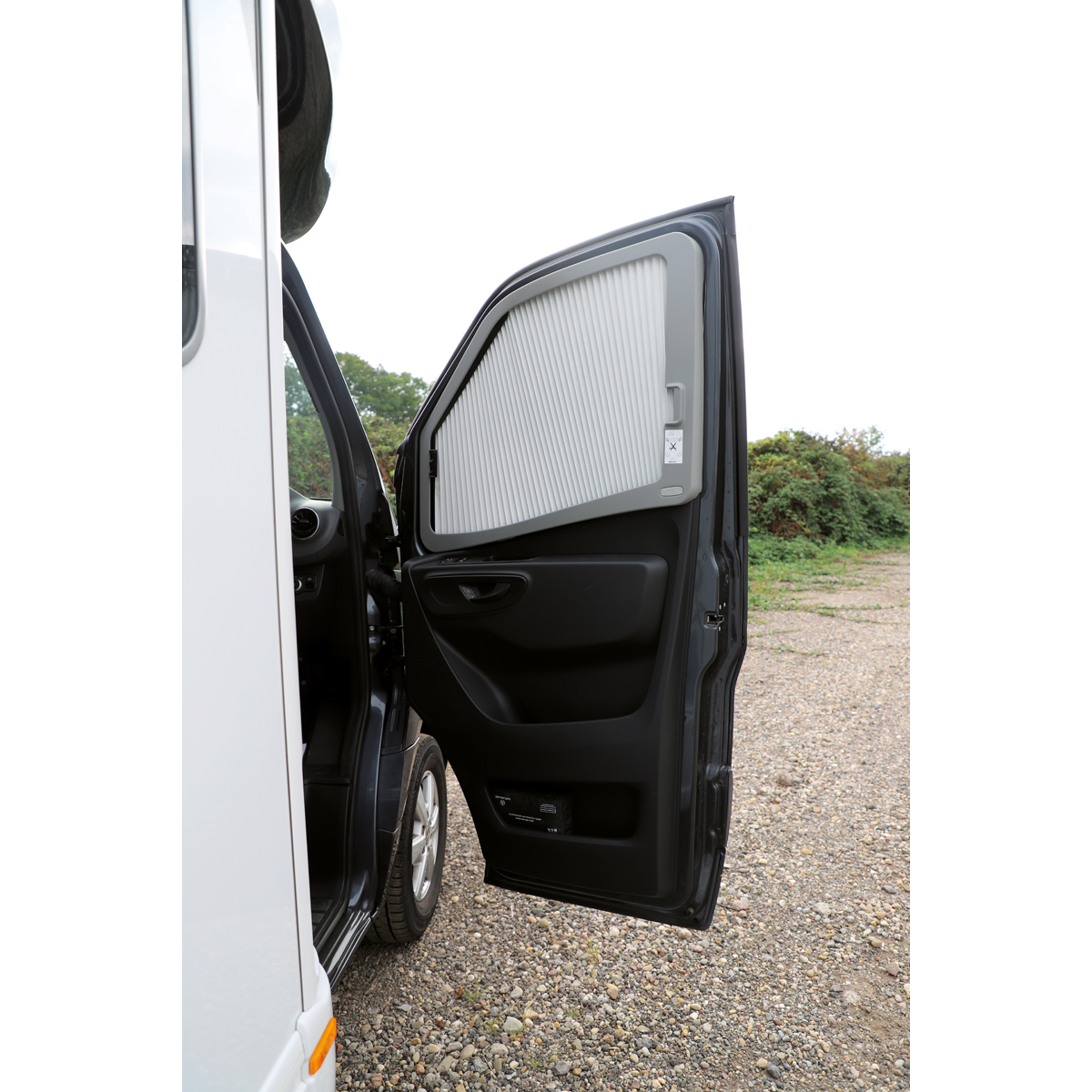 REMIS REMIfront IV Verdunklung MB Sprinter ab Bj. 2018 mit Einstiegsgriff Seite rechts REMIS REMIfront IV Verdunklung MB Sprinter ab Bj. 2019 mit Einstiegsgriff Seite rechts - 10077545