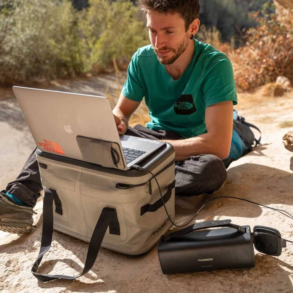 DOMETIC PLB15 Tragbare Lithium-Eisenphosphat-Batterie mit Leuchte 15 Ah - 9620012451