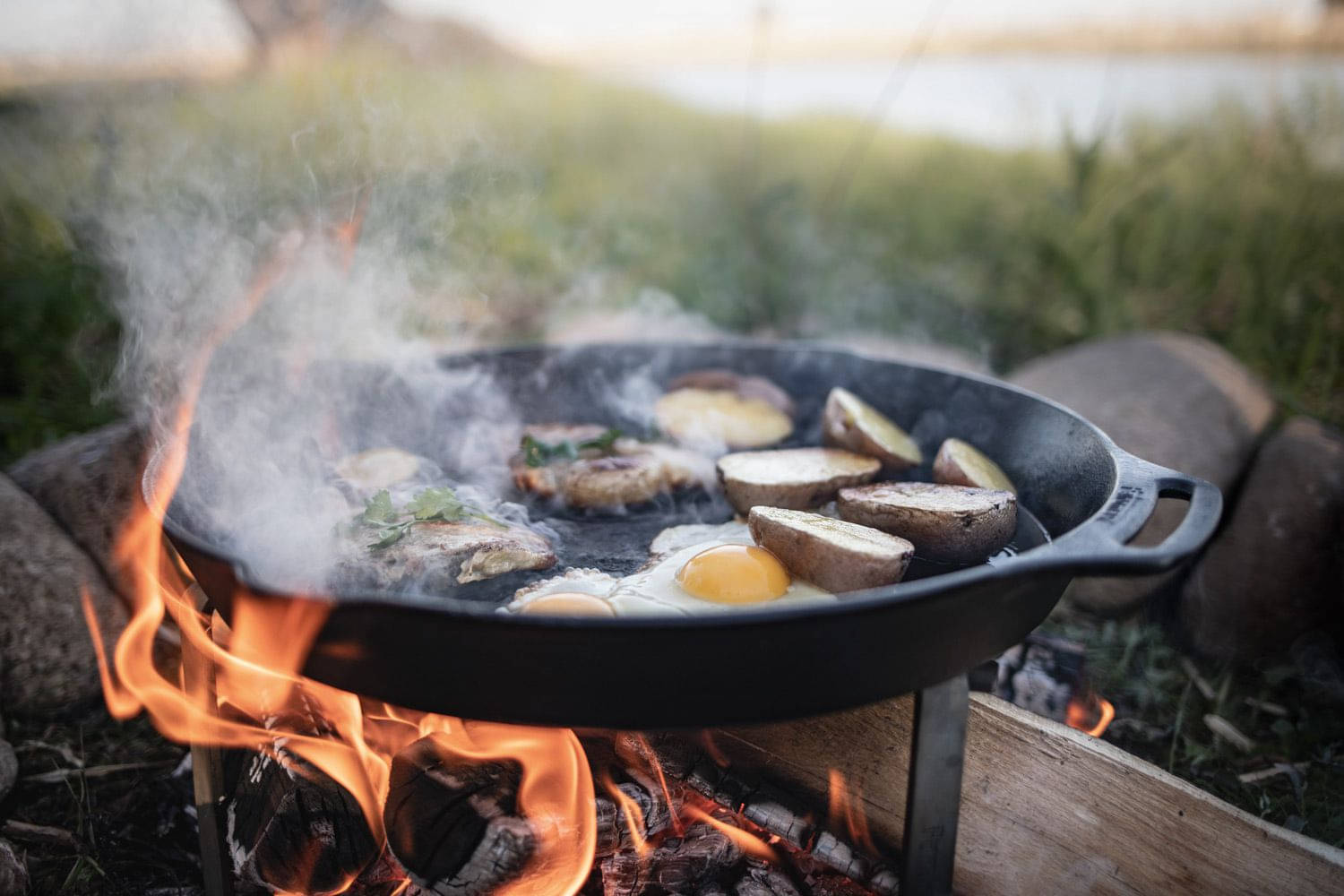 PETROMAX Feuerpfanne fp40h mit Henkeln PETROMAX Feuerpfanne fp40h mit Henkeln fp40h-t