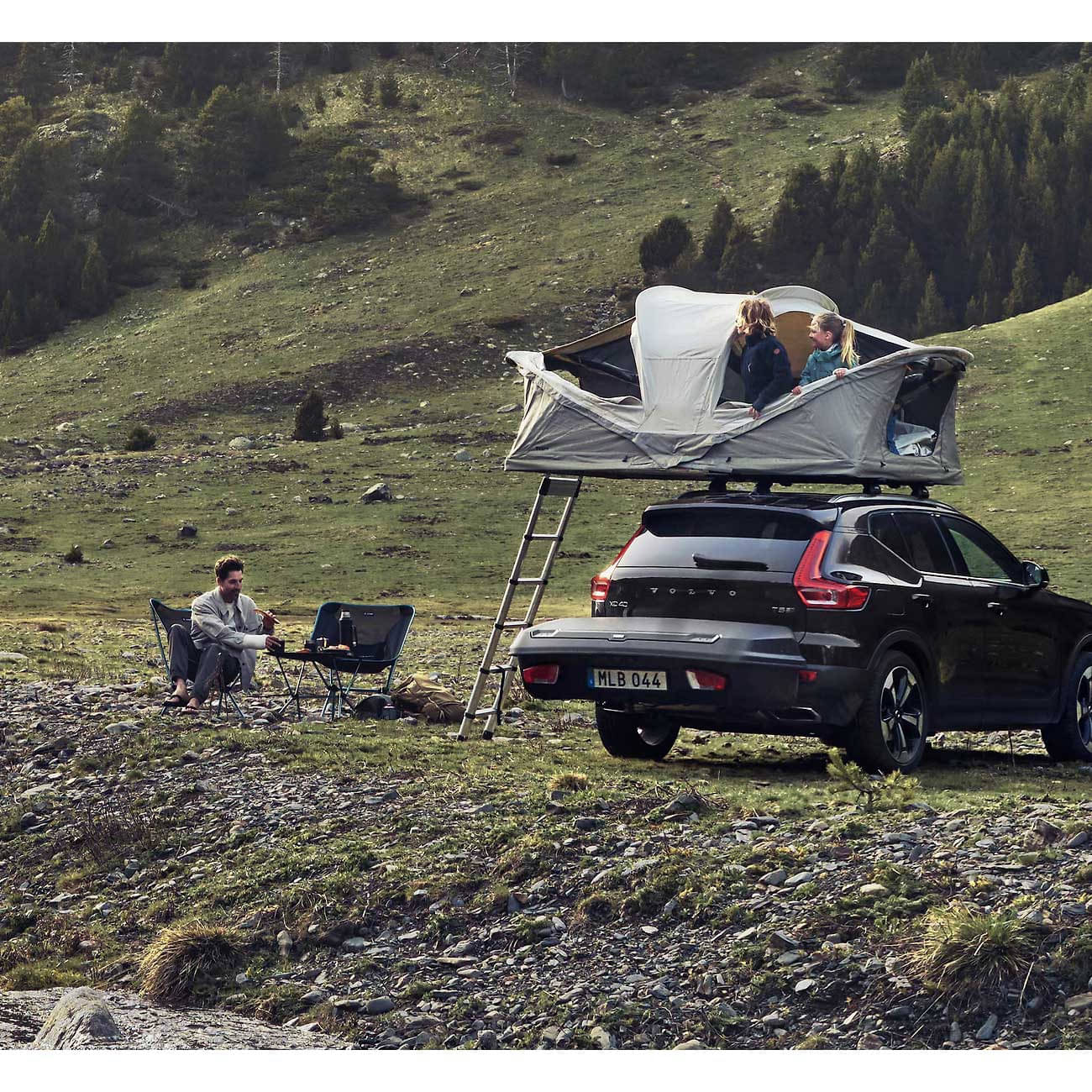 THULE Arcos Box L Black Heckbox Hartschale 906200 Set inkl. Plattform 906300 Volumen 400 Liter