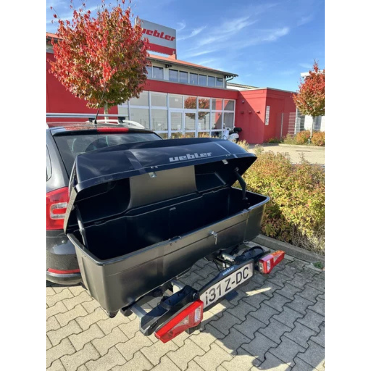 UEBLER Heckbox B1 300 Liter für Kupplungsträger Deckel schwarz matt UEBLER Heckbox B1 300 Liter fuer Kupplungstraeger 25081 Deckel schwarz matt