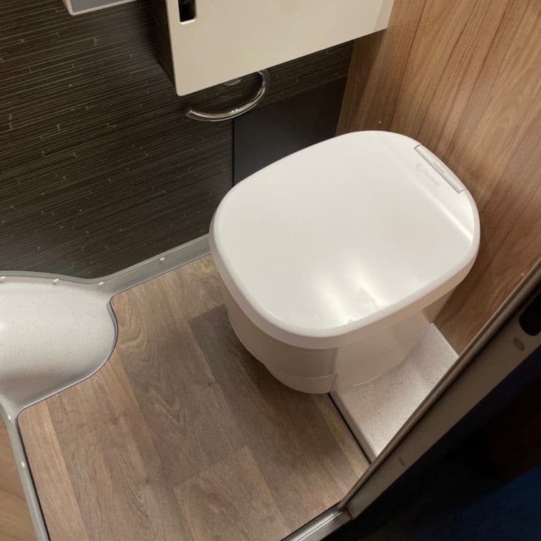 CLESANA Toilette C1 mit Rund-Sockel - EU-10010020