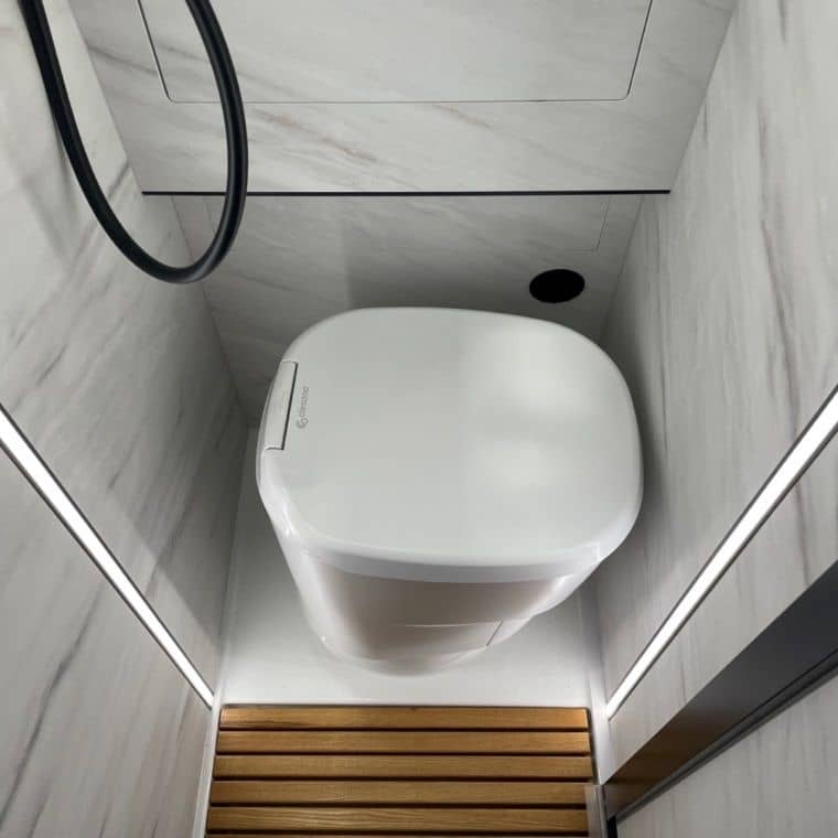 CLESANA Toilette C1 mit Rund-Sockel - EU-10010020