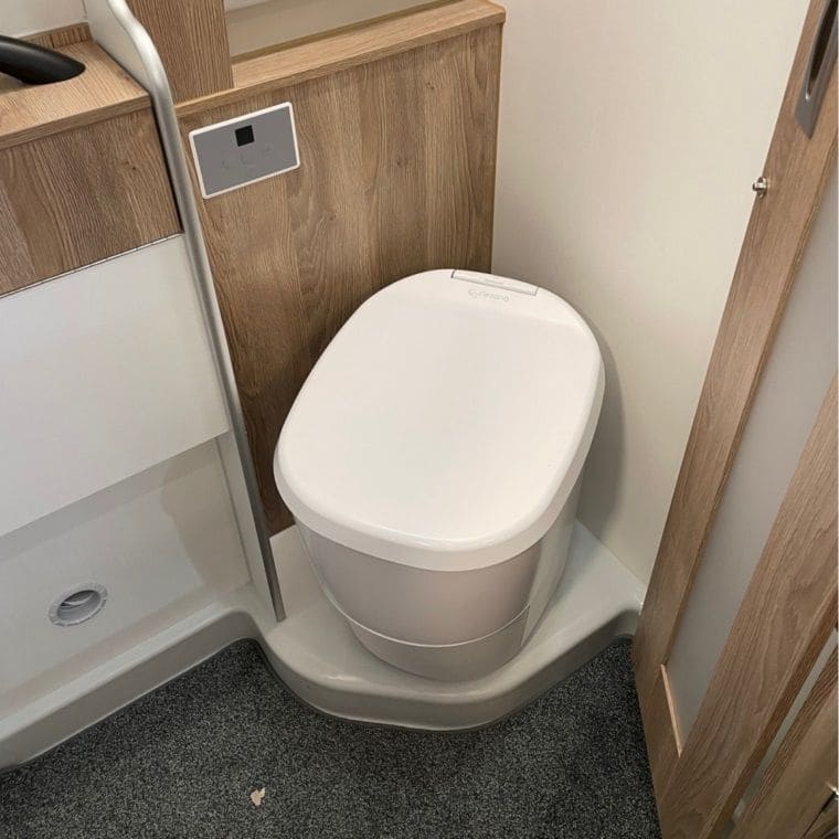 CLESANA Toilette C1 mit Rund-Sockel - EU-10010020